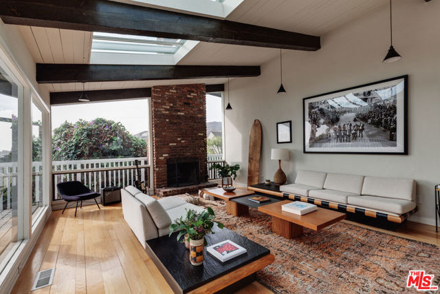 3629 Serra Road, Malibu CA: https://media.crmls.org/mediaz/d751b184-528d-40e7-b3ad-ee35f5ad9131.jpg