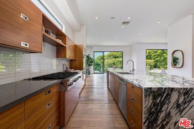 3571 Colonial Avenue, Los Angeles CA: https://media.crmls.org/mediaz/d75251ef-dfd8-46b3-a7ce-fb3e47f59979.jpg