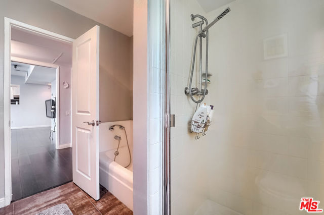 910 S HOLT Avenue, Los Angeles CA: https://media.crmls.org/mediaz/d752cd7c-0e5e-427a-829b-24ad364d2438.jpg