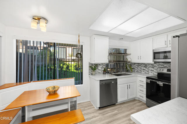 Detail Gallery Image 8 of 27 For 8231 Mason Ave #E,  Winnetka,  CA 91306 - 2 Beds | 2 Baths