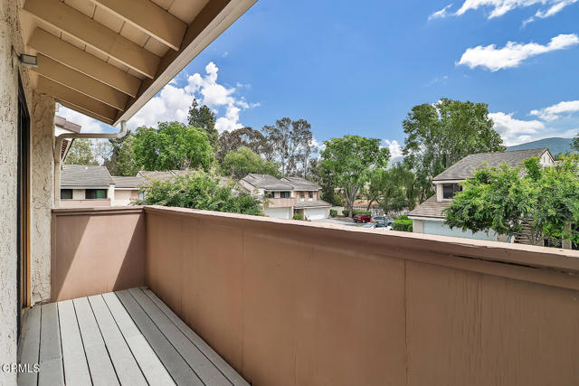 1993 Wheelwright Lane, Newbury Park CA: https://media.crmls.org/mediaz/d75314e8-61c4-40b9-b0fa-77f12c5e178f.jpg