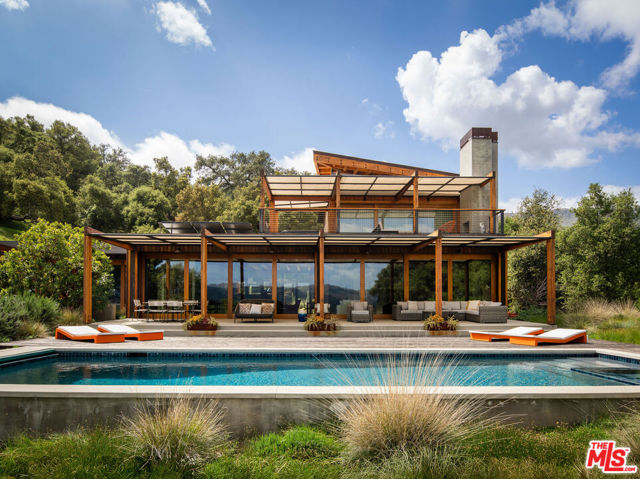 22575 Monte Vista Drive, Topanga CA: https://media.crmls.org/mediaz/d7534129-bf7c-4f14-849a-9a864c6e382e.jpg