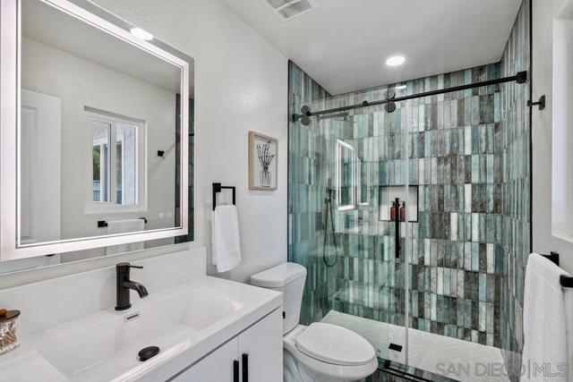 8313 Carlton Oaks Dr, Santee CA: https://media.crmls.org/mediaz/d753a799-ad14-4f27-8246-e7e8fa8d920f.jpg