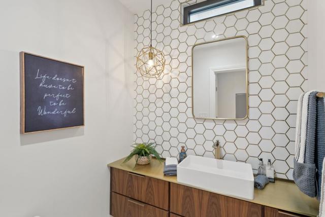 2853 Broderick Street, San Francisco CA: https://media.crmls.org/mediaz/d753f6ba-73a7-4e60-a814-d3c4ea65ee9b.jpg