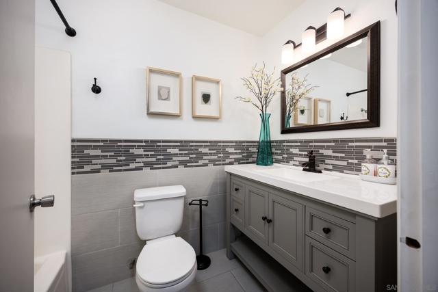 345 N Melrose Dr, Vista CA: https://media.crmls.org/mediaz/d754aa73-f2b2-4351-80be-7db1341b2dd8.jpg