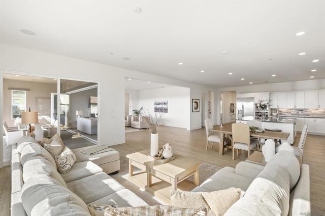 1417 Apex Place, Escondido CA: https://media.crmls.org/mediaz/d754e4a0-4ea0-4e4d-89cf-64cdeae98edc.jpg