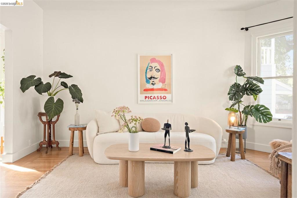 https://media.crmls.org/mediaz/d755f40b-1fa3-46d9-b32d-cbdb3d537e0e.jpg?preset=X-Large