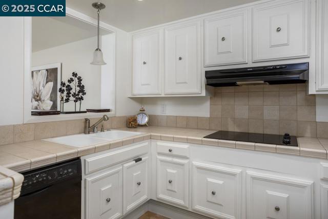 1224 Canyonwood Ct, Walnut Creek CA: https://media.crmls.org/mediaz/d755fd53-2910-4b9e-b3aa-ca6603a3fc5f.jpg