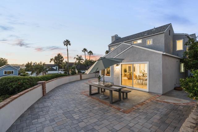 4503 Carnaby, Carlsbad CA: https://media.crmls.org/mediaz/d75724ed-698a-484b-8447-942b92e74887.jpg