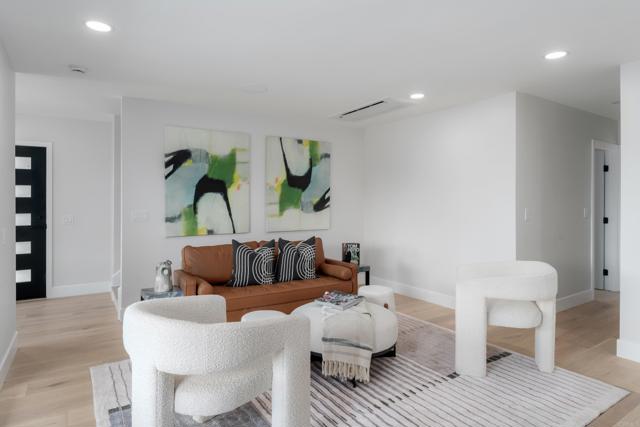 2623 Ocean Front Walk, San Diego CA: https://media.crmls.org/mediaz/d7573ecc-6443-4034-8b46-ed47dd926462.jpg