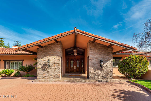 11 Inverness Road, Thousand Oaks CA: https://media.crmls.org/mediaz/d757a260-b9b5-4e9a-99fc-becf845e4667.jpg