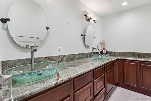 4464 Maple Ave, La Mesa CA: https://media.crmls.org/mediaz/d758c720-7f36-4c48-b4be-b004bec30841.jpg