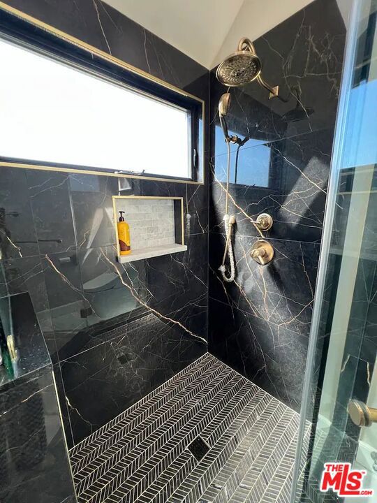 Bedroom #2 en-suite bathroom