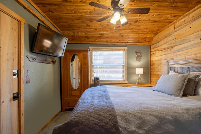 40114 Esterly Lane, Big Bear CA: https://media.crmls.org/mediaz/d759680d-b559-4e5e-9c83-ad11131c1882.jpg