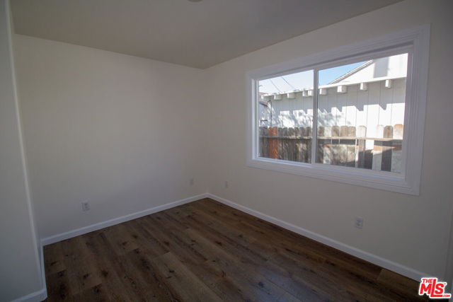 7467 N Forbes Avenue, Lake Balboa CA: https://media.crmls.org/mediaz/d7596a17-1900-4e88-83c0-dad0c02f4e72.jpg