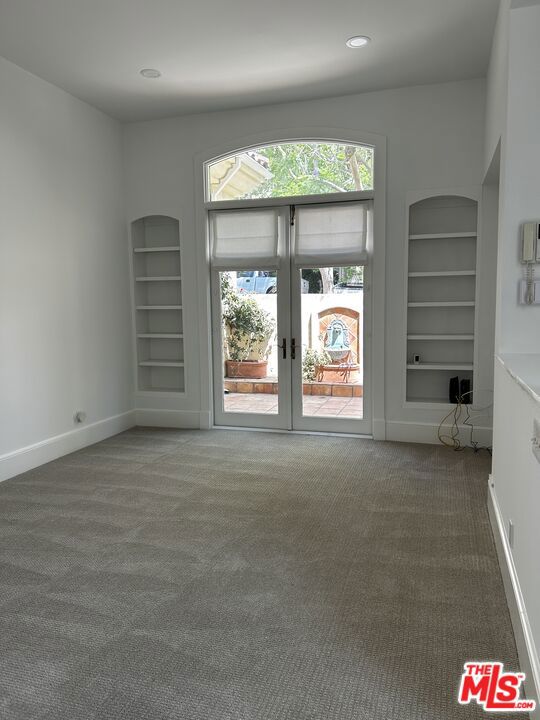 10515 Oaklawn Road, Los Angeles CA: https://media.crmls.org/mediaz/d759dcf7-aecd-4a66-83d2-7c7b56e52dcd.jpg