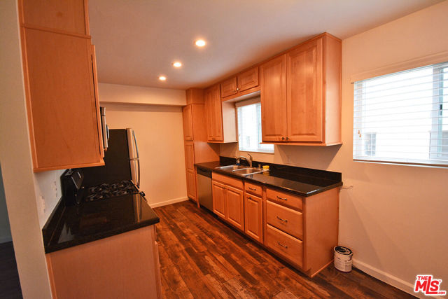 14947 DICKENS Street, 4 photo 5