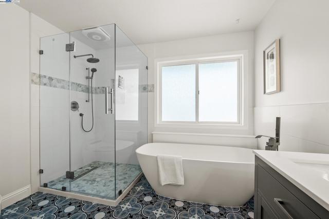 3746 La Costa Ave, Castro Valley CA: https://media.crmls.org/mediaz/d75b3017-7222-4bc7-a927-e307fead7e08.jpg