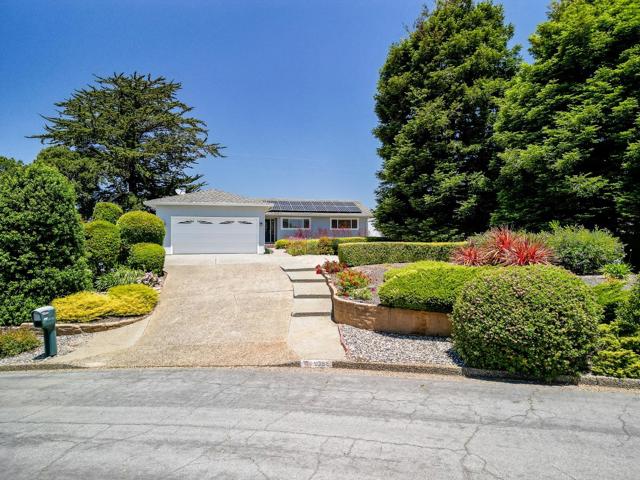 9355 Holly Oak Way, Salinas CA: https://media.crmls.org/mediaz/d75b54ea-a425-4a4a-804a-89090d5ccfe0.jpg