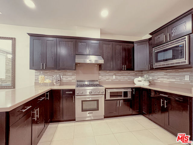 4848 Wilshire Boulevard, Los Angeles CA: https://media.crmls.org/mediaz/d75b5665-2329-4abf-87cd-97d21d3433f5.jpg