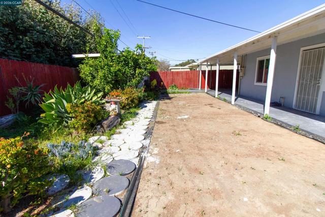 2929 Alta Mira Dr, Richmond CA: https://media.crmls.org/mediaz/d75b6c18-070e-409b-8afb-066635bfcc12.jpg