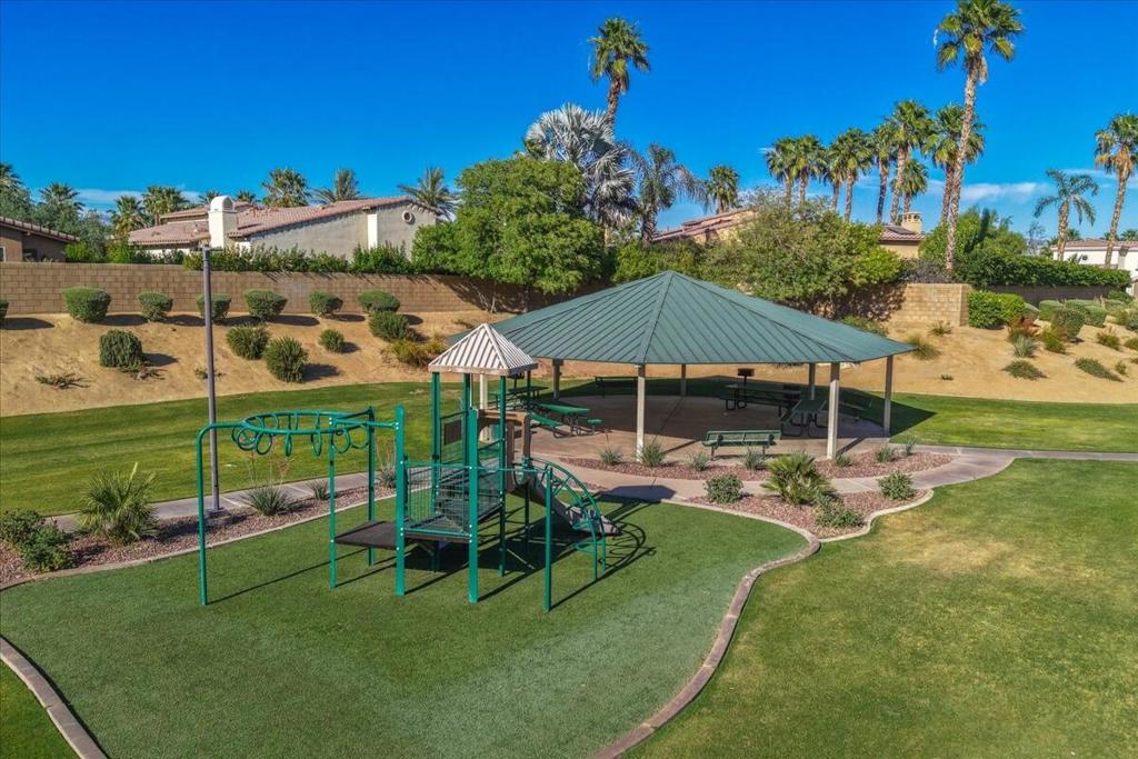 https://media.crmls.org/mediaz/d75c1b5e-1920-4211-95ca-4b96589a4749.jpg?preset=X-Large