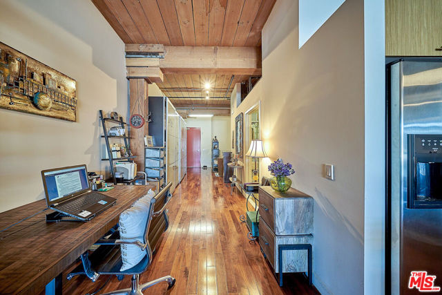 530 S Hewitt Street, Los Angeles CA: https://media.crmls.org/mediaz/d75cda76-5ba5-4975-b4d2-ea821dd2221e.jpg
