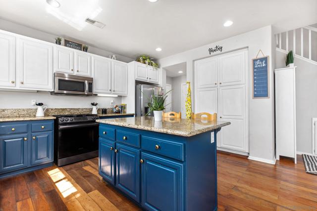 1675 Tree Song Ln, Chula Vista CA: https://media.crmls.org/mediaz/d75d555d-f568-4610-9f79-316bae75b82c.jpg