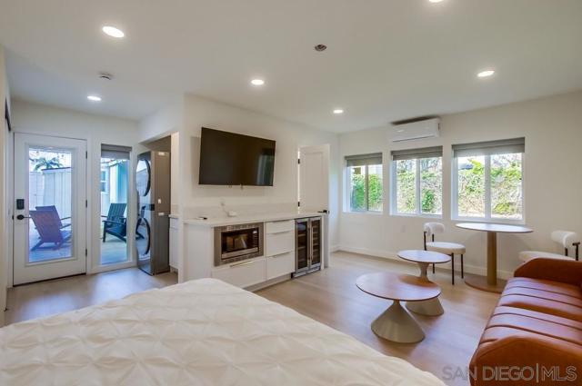 8457 Paseo Del Ocaso, La Jolla CA: https://media.crmls.org/mediaz/d75e0af0-baa0-4b6d-b9a4-f752501f7de9.jpg