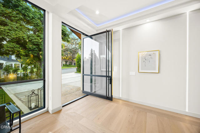 4828 Oakwood Avenue, La Canada Flintridge CA: https://media.crmls.org/mediaz/d75f06e3-2dc9-4a0a-af86-2269d73a8cc7.jpg