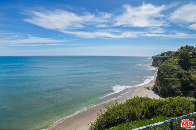 167 Paradise Cove Road, Malibu CA: https://media.crmls.org/mediaz/d75f1697-1d52-40f9-9f1f-bbdb21295de5.jpg
