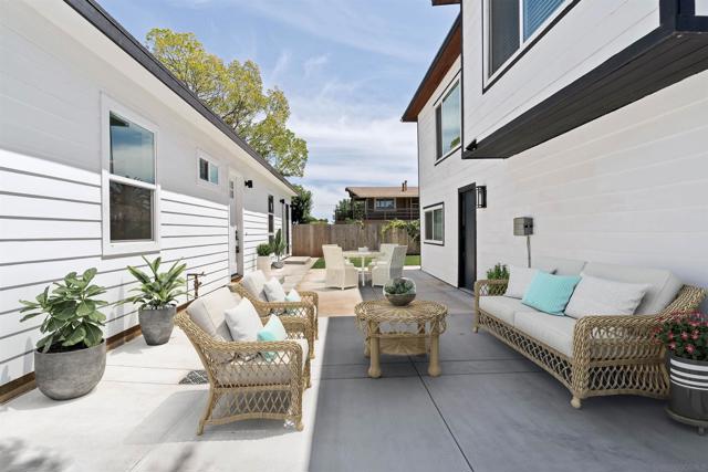 1160 Erica St, Escondido CA: https://media.crmls.org/mediaz/d75f7cbb-adae-4d1b-8024-281b6888c460.jpg