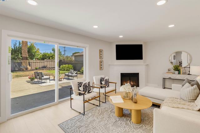 736 Adams Ave, Livermore CA: https://media.crmls.org/mediaz/d7605b5a-cc39-4eec-9f21-d593c4cd2b2d.jpg