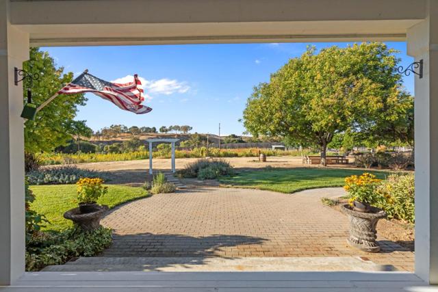 6840 Southside Road, Hollister CA: https://media.crmls.org/mediaz/d7611a89-8fac-4733-a839-12da53d1c9b2.jpg