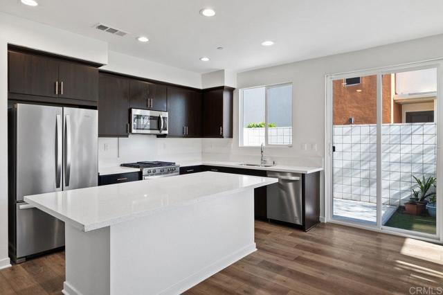 Detail Gallery Image 7 of 34 For 2080 Tango Loop #1,  Chula Vista,  CA 91915 - 4 Beds | 2/1 Baths