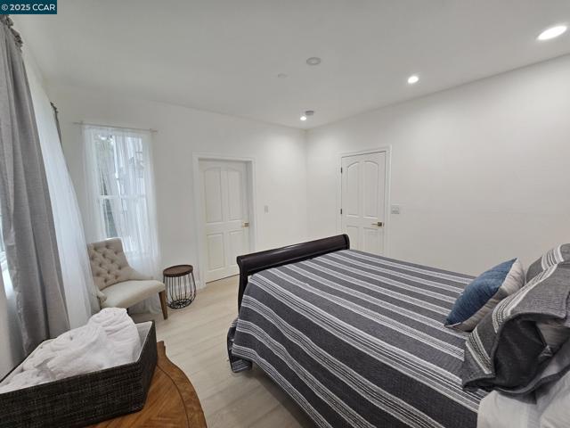 2785 Butters Dr, Oakland CA: https://media.crmls.org/mediaz/d761b07a-5812-4cb2-9865-73167b18ed3e.jpg