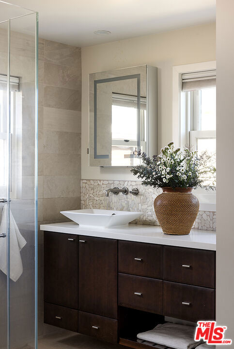 2432 Cloy Avenue, Venice CA: https://media.crmls.org/mediaz/d7620c60-5731-4d5d-b33d-fc3e9bc7557f.jpg