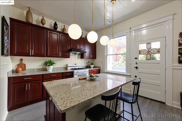 47 Auburn, San Francisco CA: https://media.crmls.org/mediaz/d7621a1e-03e3-4da5-9fca-12fb50e367cf.jpg