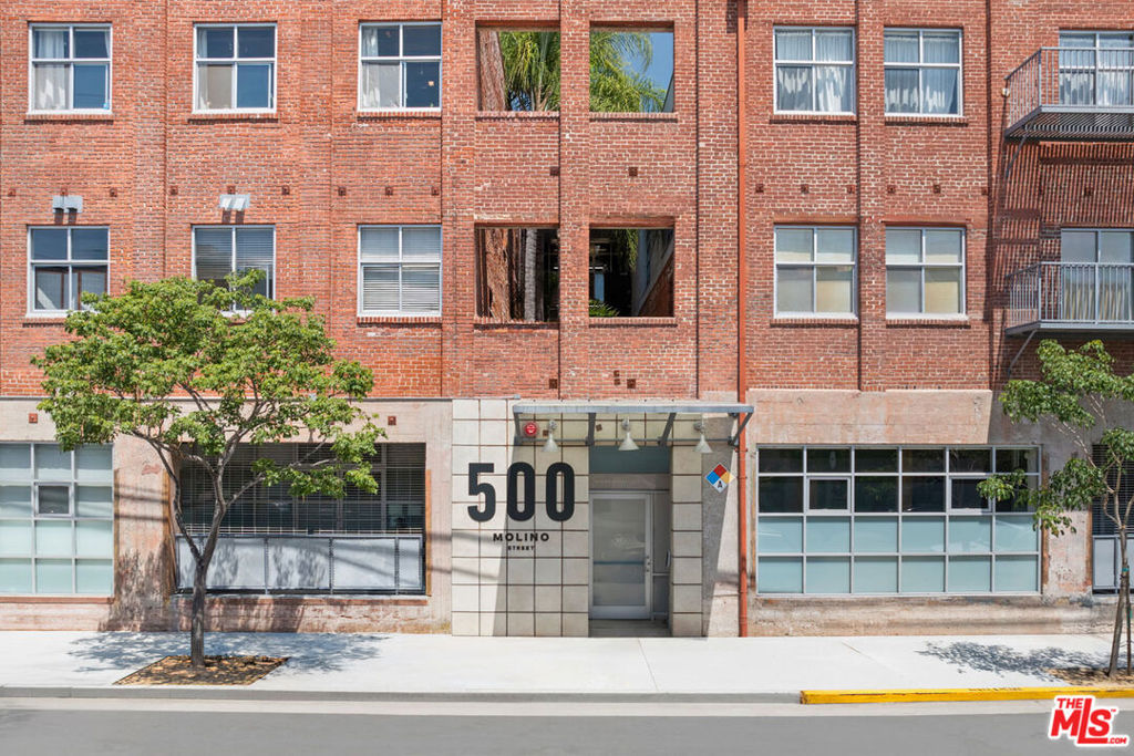 500 Molino Street #207