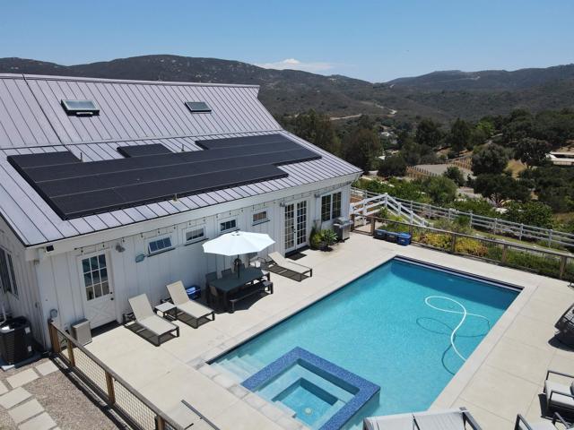 7702 Camino Sereno, Escondido CA: https://media.crmls.org/mediaz/d763f60e-4eb0-46c5-ba9b-d2e887eddc87.jpg