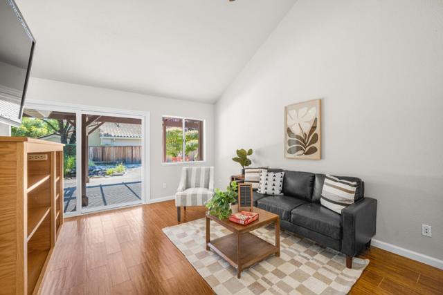 17157 Heatherwood Way, Morgan Hill CA: https://media.crmls.org/mediaz/d76408a1-ded4-4c09-b234-a20c815031e8.jpg
