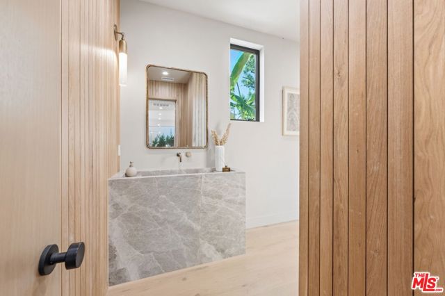 5 Bed Home for Sale in Encino, California