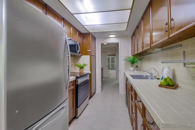 4402 Collwood Ln, San Diego CA: https://media.crmls.org/mediaz/d76492e2-5133-4963-9771-3d22c1e854c3.jpg