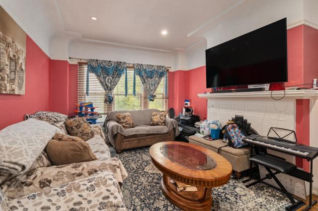 373 Winchester Street, Daly City CA: https://media.crmls.org/mediaz/d7652431-6035-4fcc-bb06-5986966d9d05.jpg