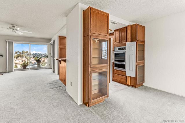 628 Via Santa Paulo, Vista CA: https://media.crmls.org/mediaz/d7655dd9-0a02-446a-b6b2-2c44b0f41cd3.jpg