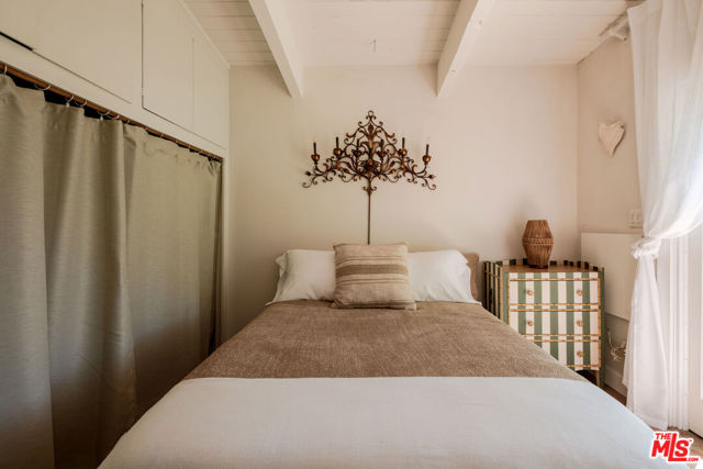 21316 Encina Road, Topanga CA: https://media.crmls.org/mediaz/d765a0f7-ae8e-430d-a9fc-930980aa7a18.jpg