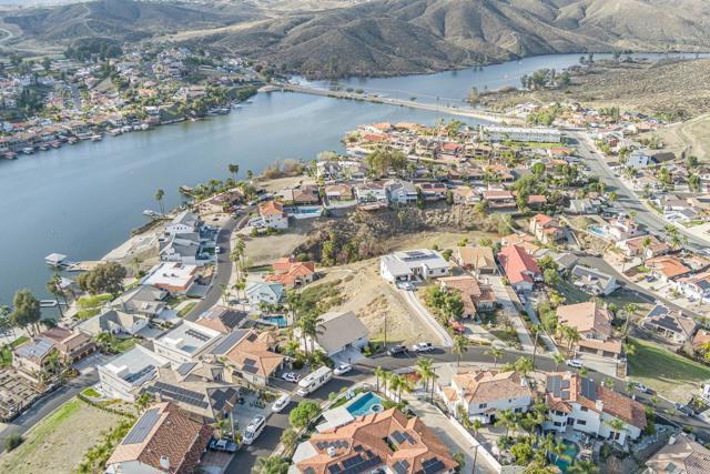 22633 Inspiration Pt, Canyon Lake CA: https://media.crmls.org/mediaz/d765e42f-a0c2-4431-9f6c-b5f5a8d5ff0f.jpg