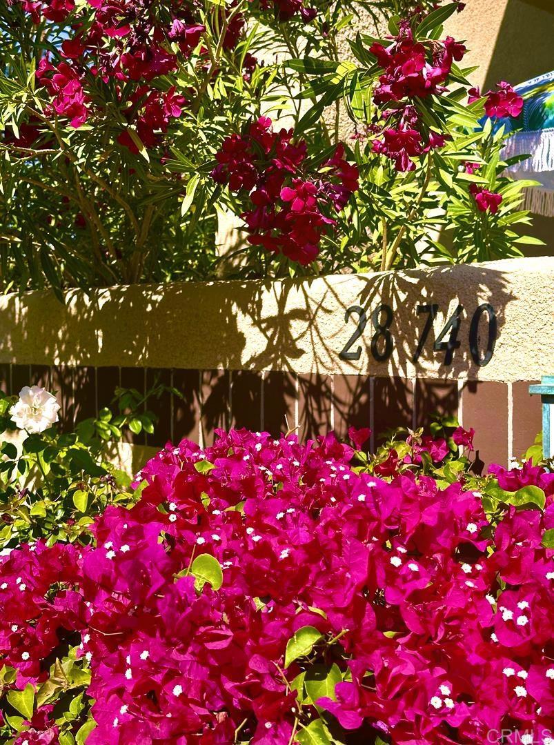 https://media.crmls.org/mediaz/d766933a-4a0d-4819-a631-d40614621b9a.jpg?preset=X-Large