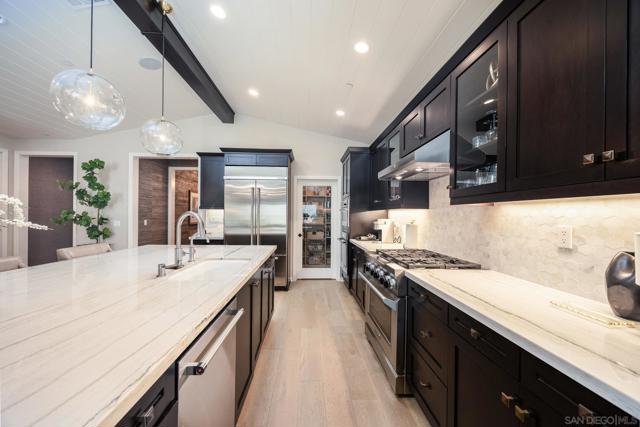 8112 Auberge Cir, San Diego CA: https://media.crmls.org/mediaz/d766bca8-5cd5-4706-a7bb-106b014f88d4.jpg