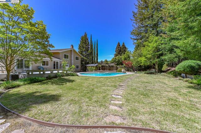 351 Castenada Ct, Danville CA: https://media.crmls.org/mediaz/d766c736-08e9-49bf-97dd-ab6789b7d9fa.jpg